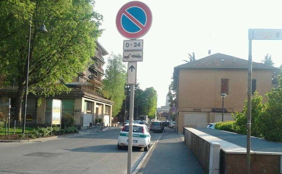 Monza, via Filzi e Annoni: «Solo sosta selvaggia, vigili compresi»