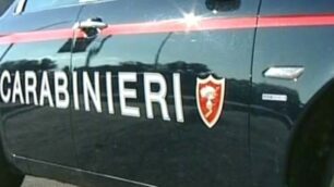 Sfondano bancomat con un’auto ad Agrate, i carabinieri li fanno fuggire