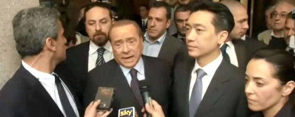 Berlusconi e mr Bee dopo l’incontro di  Milano