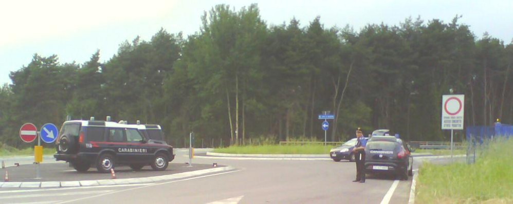 I carabinieri alle porte del bosco delle Groane