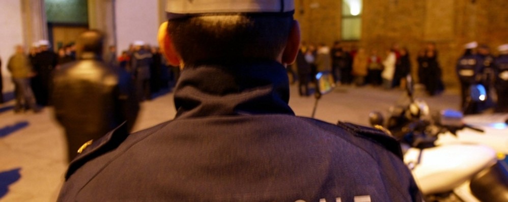 La polizia locale è intervenuta su segnalazione dei carabinieri