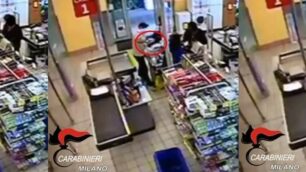 La sequenza di una delle rapine ai supermercati della zona