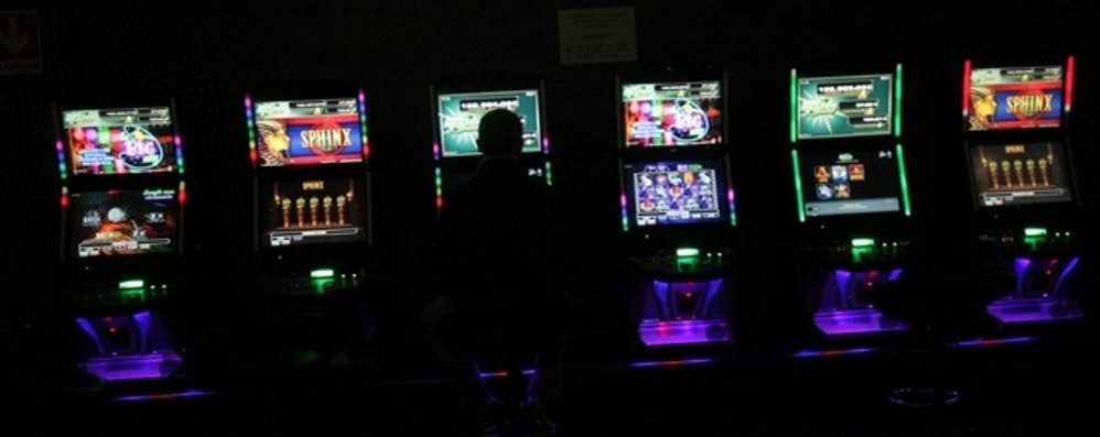 Crollano le imprese legate al gioco ma crescono quelle che gestiscono le slot machine