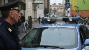 Il bambino è stato tratto in salvo dai poliziotti