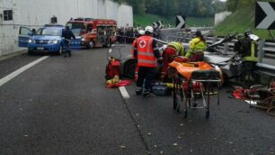 I soccorsi sulla Milano-Meda domenica pomeriggio: un 44enne ha perso il controllo dell’auto