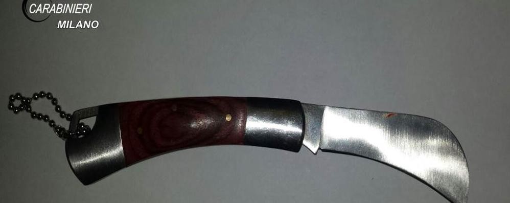 Il coltello utilizzato per ferire il 30enne