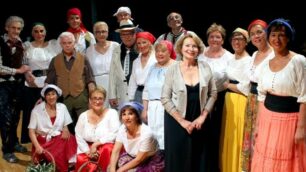 Foto di gruppo per la compagnia teatrale