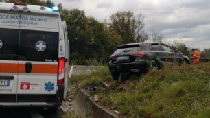 Incidente fuori strada a Briosco in ss36. Sul posto l'ambulanza della Croce Bianca Giussano.