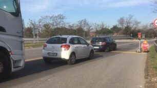 Agrate traffico Sp13: senso unico alternato per lavori in via Archimede