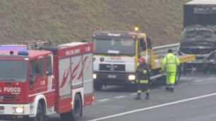 Lazzate Pedemontana furgone in fiamme, vigili del fuoco e carabinieri sul posto