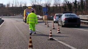 Statale 36 incidente camion perso carico