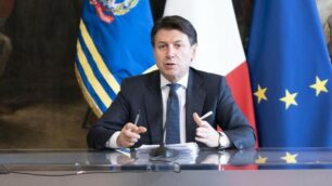 Giuseppe Conte in diretta da palazzo Chigi