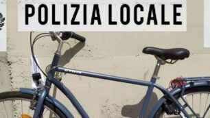 Una delle bici  ritrovate dalla polizia locale