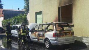 Cesano Maderno incendio auto sabato 25 luglio 2020