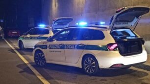 Un controllo notturno della Polizia locale. Sabato sono entrati in azione gli uomini dell’annonaria in abiti civili