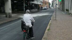 Desio, via Il tratto di via Garibaldi-corso Italia  riasfaltato e con i binari del tram coperti di catrame