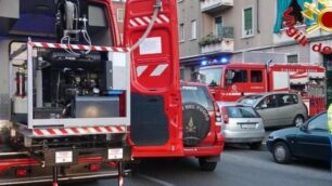 I Vigili del fuoco al lavoro in piazzale Libia a Milano