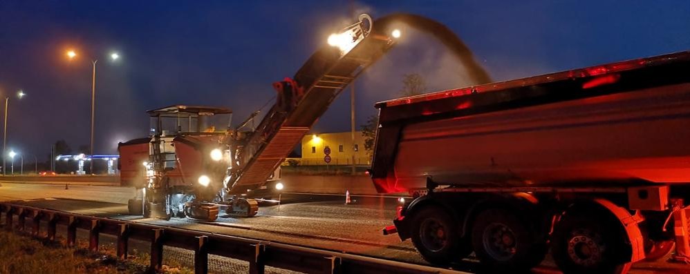 Statale 36 Valassina lavori notturni asfaltatura