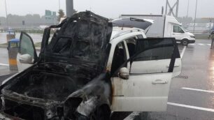 Incendio auto autostrada