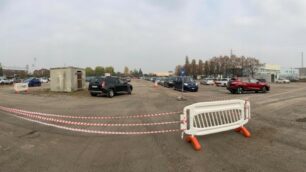 Monza nuovo tamponi drive through per popolazione scolastica all'ex Fiera, sostitutisce via Magenta: 1.800 metri di serpentone per accogliere le auto