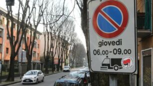 Monza Lavaggio strade via Buonarroti: divieti sospesi con la Lombadia in zona rossa