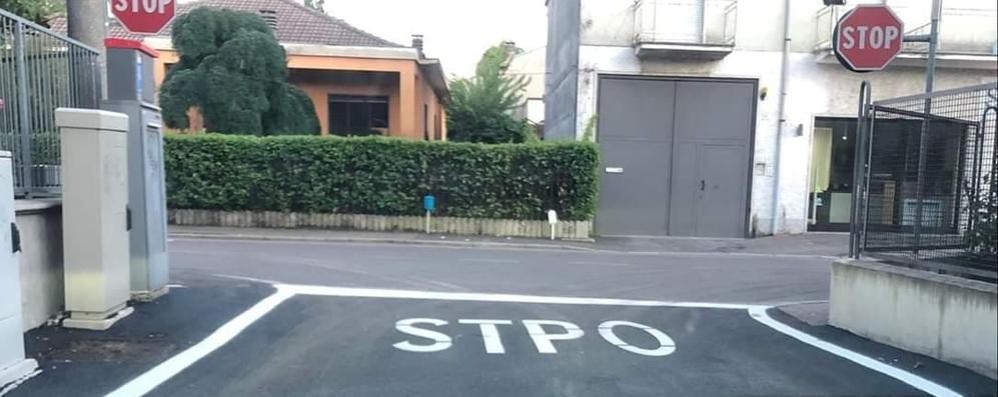 Lo stop scritto in maniera errata a Paderno