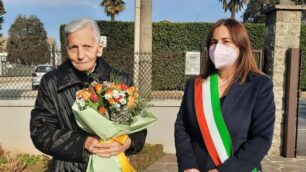 Rosa Perego centenaria con il sindaco Lisa Mandelli