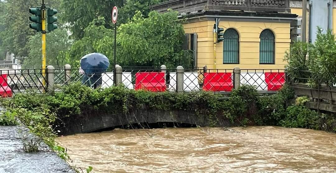 Monza allerta meteo le paratie sul ponte di via Lecco