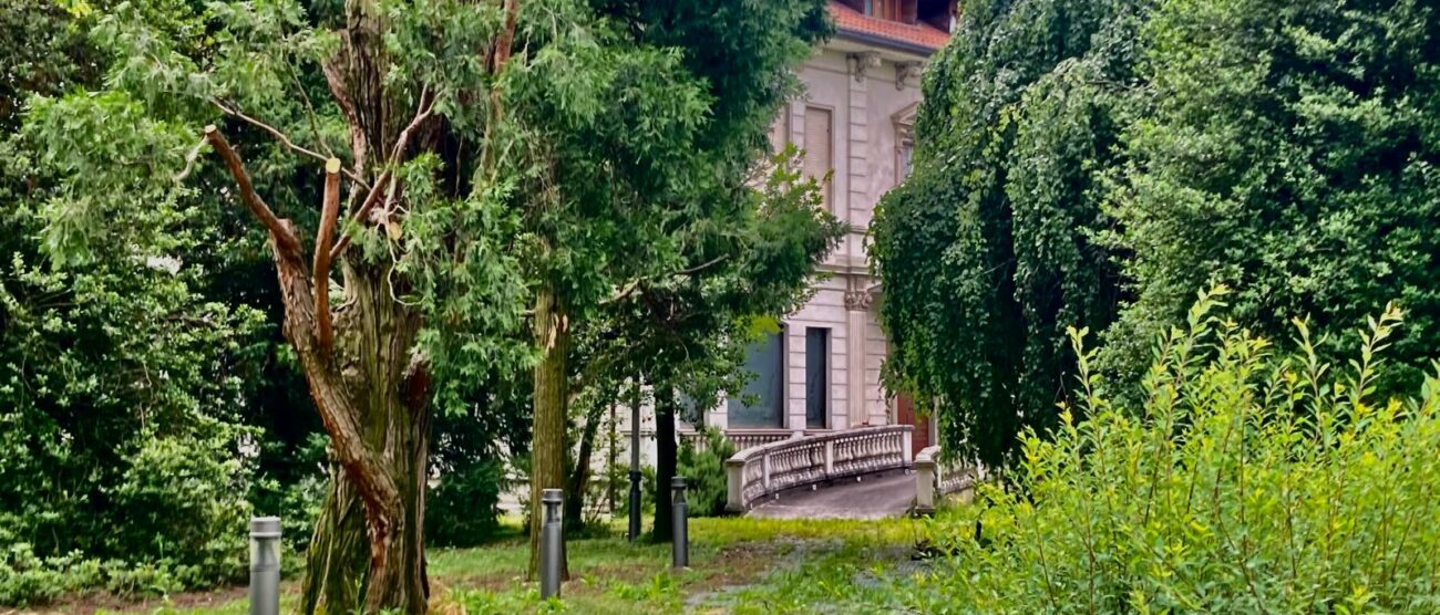 Villa Fossati Lamperti a Monza, con il verde in abbandono, era sede di rappresentanza della prefettura