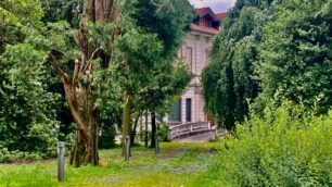 Villa Fossati Lamperti a Monza, con il verde in abbandono, era sede di rappresentanza della prefettura