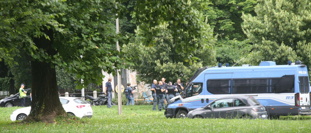 Monza Foa Boccaccio occupazione e sgombero ex pista hockey Villa reale - foto Fabrizio Radaelli