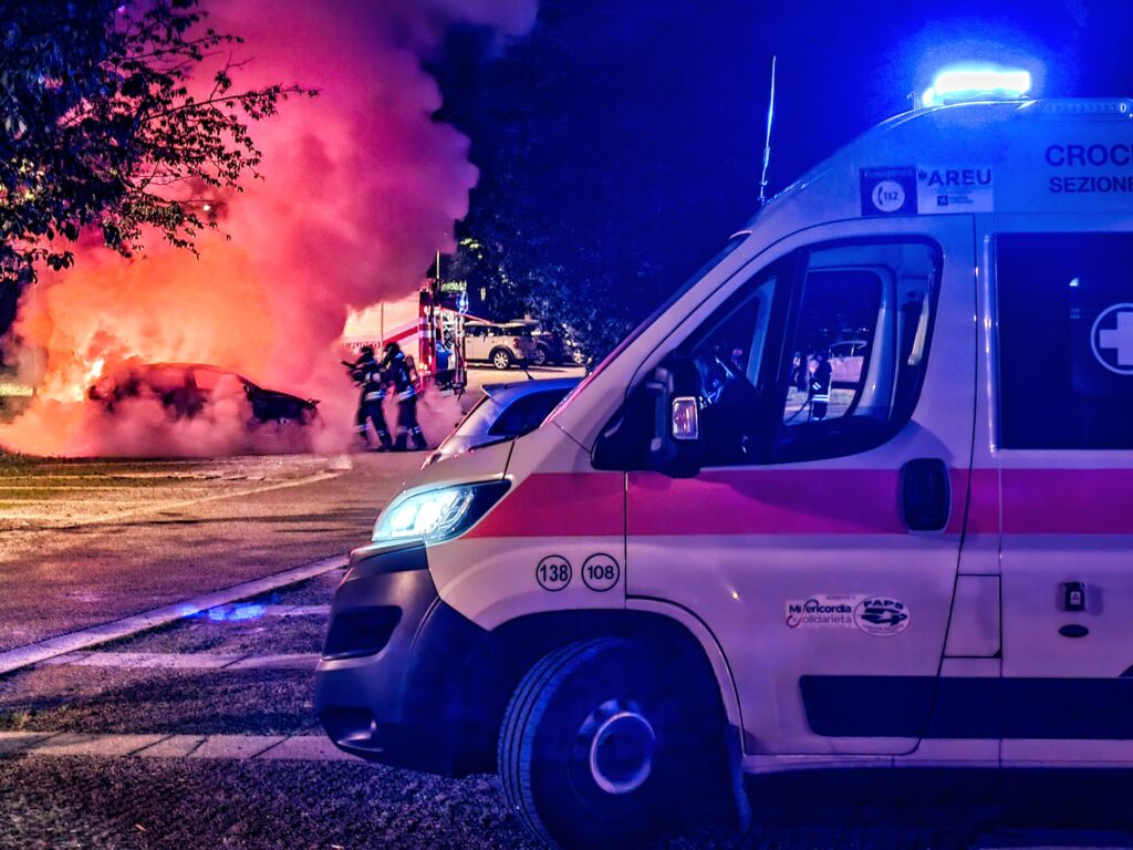 Giussano incendio auto Laghetto