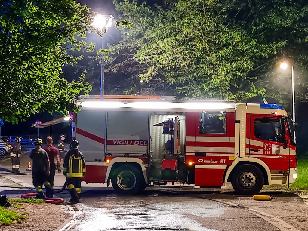 Giussano incendio auto Laghetto