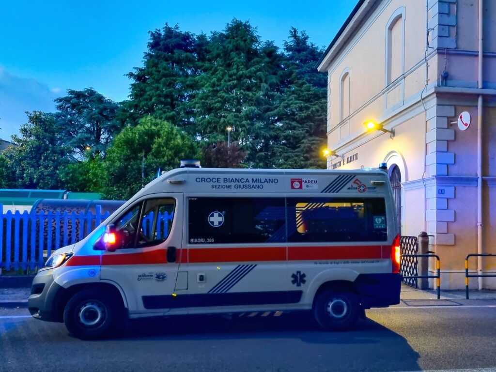 Triuggio aggressione capotreno