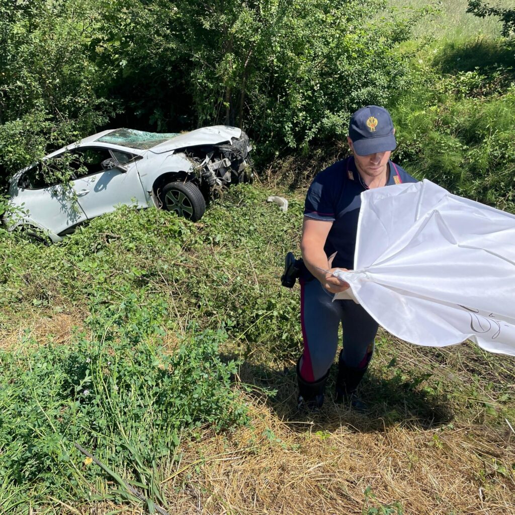 Polizia stradale incidente Monza Siena matrimonio