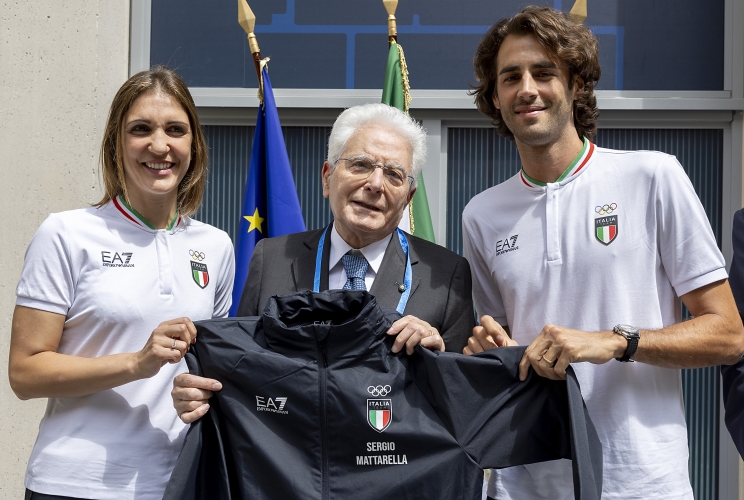 Olimpiadi Parigi 2024 Il Presidente della Repubblica Sergio Mattarella in occasione della visita al Villaggio Olimpico e dell'incontro con la delegazione italiana: con Arianna Errigo e Gianmarco Gimbo Tamberi - foto Quirinale