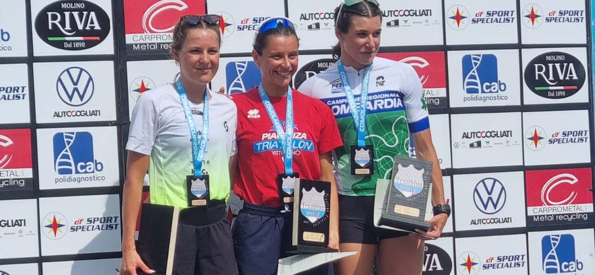 Lissone Triathlon da sinistra Martinelli Molinari Bergamin podio Cernobbio 2024