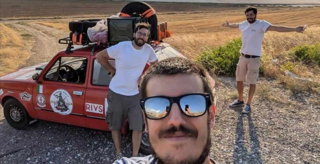 Mongol Rally Team Tiramitù con Sucameli Muggiò auto Vincenzina