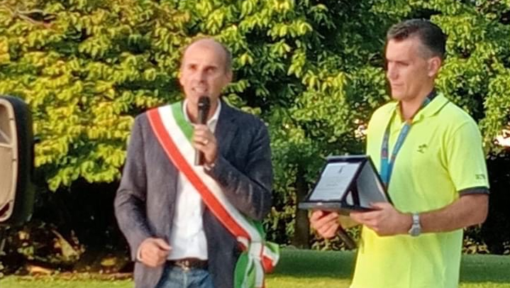 Il sindaco Luca Santambrogio con Igor Cassina