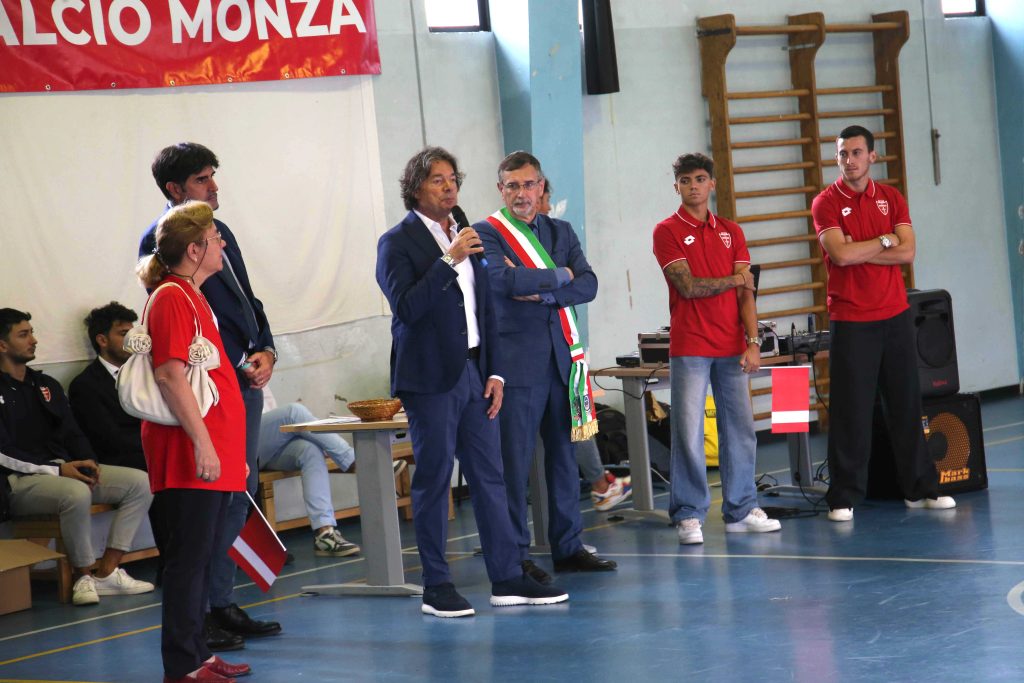 Monza astucci biancorossi primo giorno di scuola Ac Monza Comune - foto Radaelli