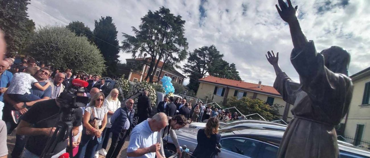 Paderno Dugnano funerale triplice omicidio via Anzio