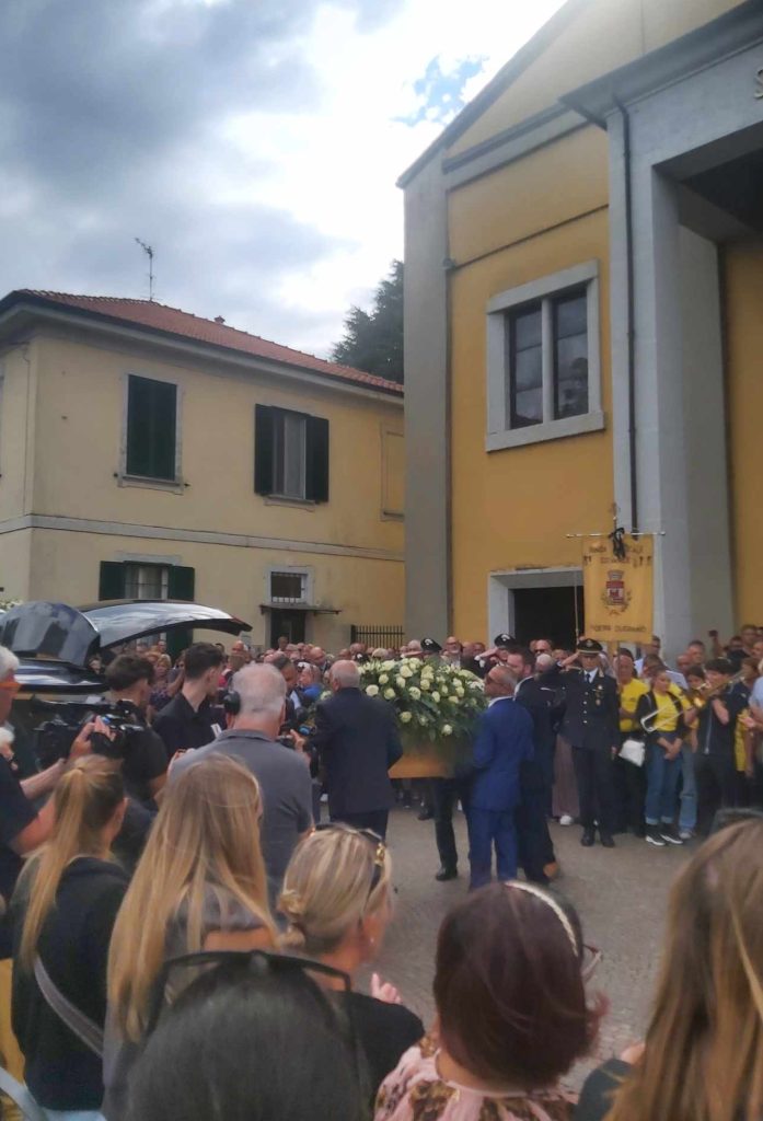 Paderno Dugnano funerale triplice omicidio via Anzio