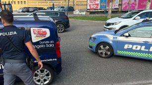 Salvagente polizia Rondò dei Pini Monza