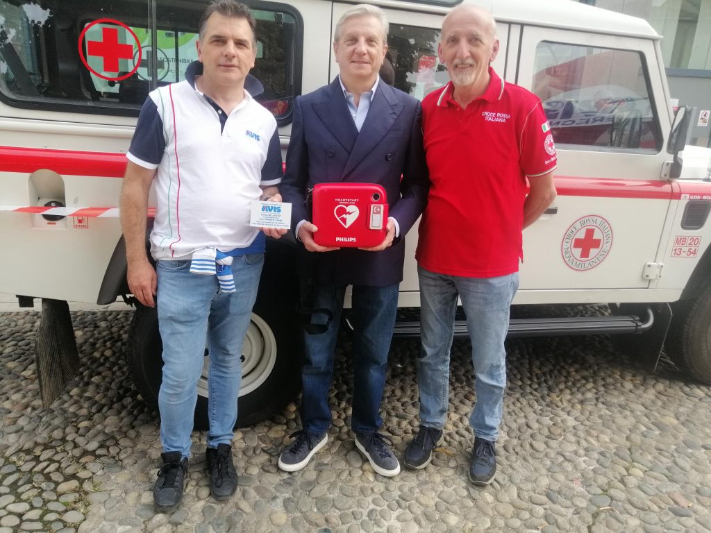 Nova Milanese Il presidente Avis Cornelli con il presidente della Cri, Alberto Marini e Gianni Caimi