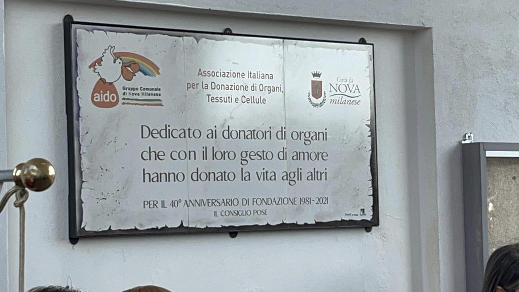 Nova Milanese La lapide Aido posizionata al cimitero