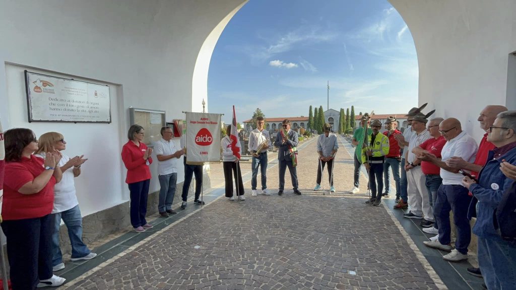 Nova Milanese Lo svelamento della lapide per i soci Aido al cimitero