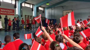 Monza astucci biancorossi primo giorno di scuola Ac Monza Comune