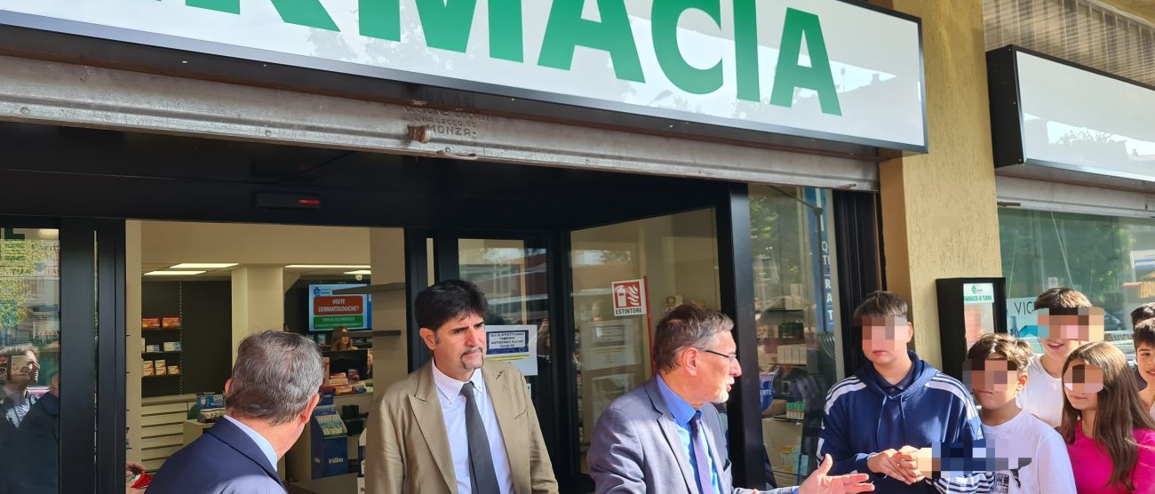 Monza nuova farmacia via Luca della Robbia Farmacom