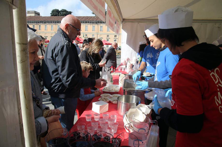 Monza Risottata benefica Ti do una mano - foto Radaelli