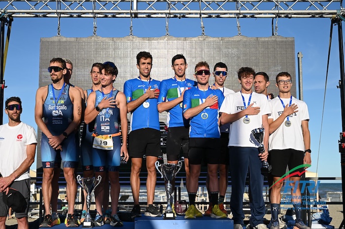 Lissone Triathlon sul podio al centro da sinistra Ceddia Murero Finazzo